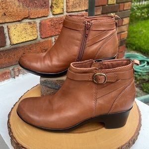 Clarks dark tan ankle boot with black heel and gold-toned buckle, size 6